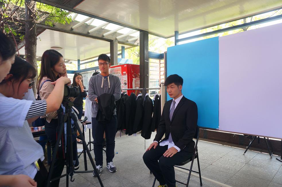 大四学生求职一寸照免费拍摄点